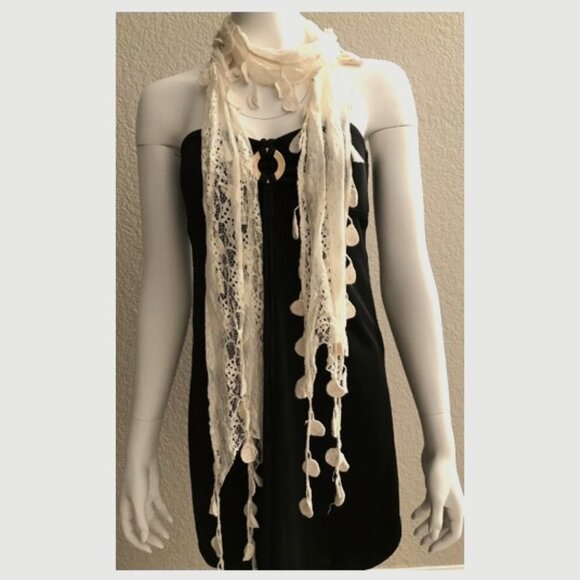 NWT Pier 1 Beige Crochet Lace Scarf - Picture 1 of 7